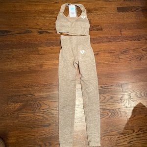 COPY - Womens best leggings and sports bra. NWT.